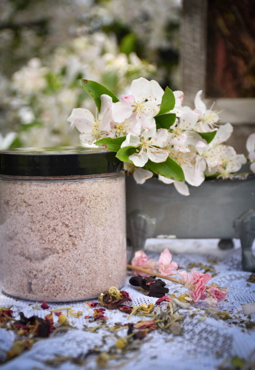 Antique Sandalwood Foaming Bath Salts 8oz Jar